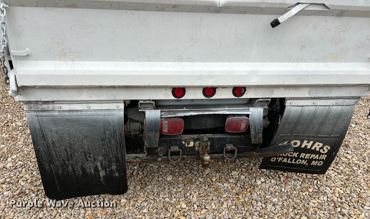 image for item NA9075 2005 Chevrolet C5500  dump truck