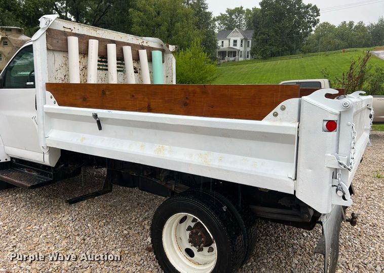 image for item NA9075 2005 Chevrolet C5500  dump truck