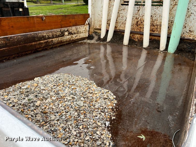 image for item NA9075 2005 Chevrolet C5500  dump truck