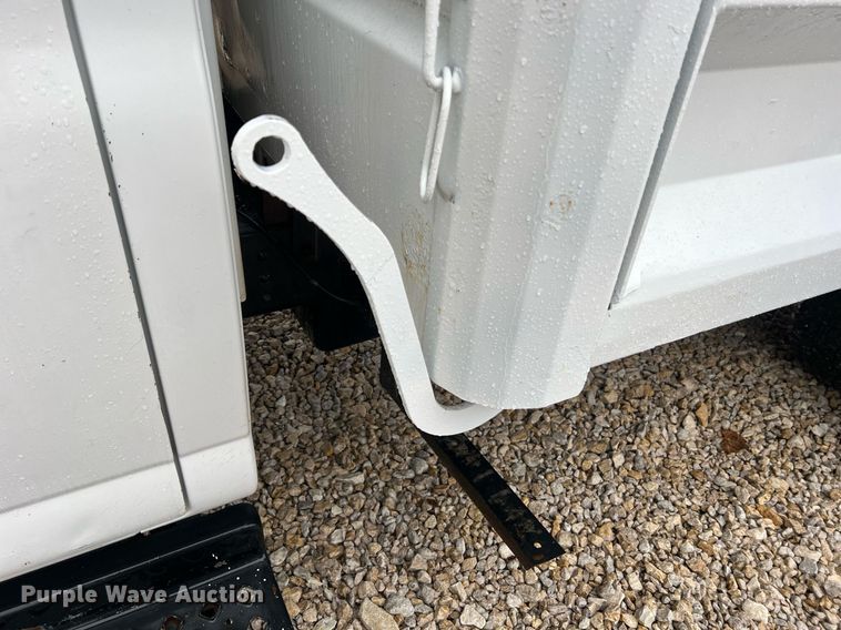 image for item NA9075 2005 Chevrolet C5500  dump truck