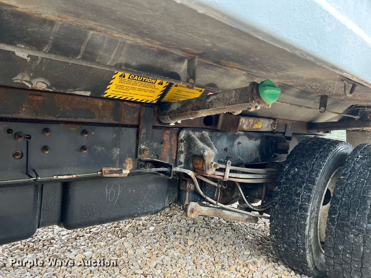 image for item NA9075 2005 Chevrolet C5500  dump truck