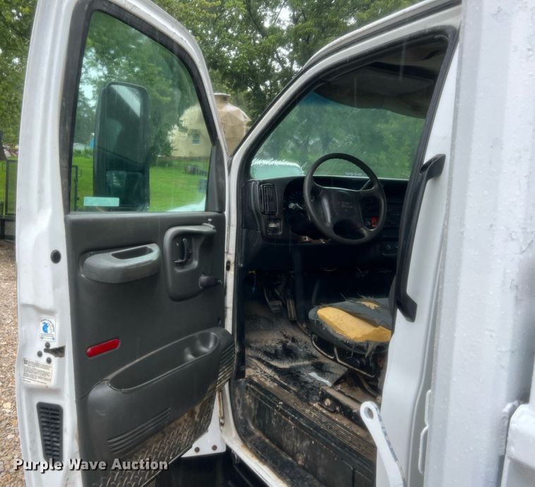 image for item NA9075 2005 Chevrolet C5500  dump truck