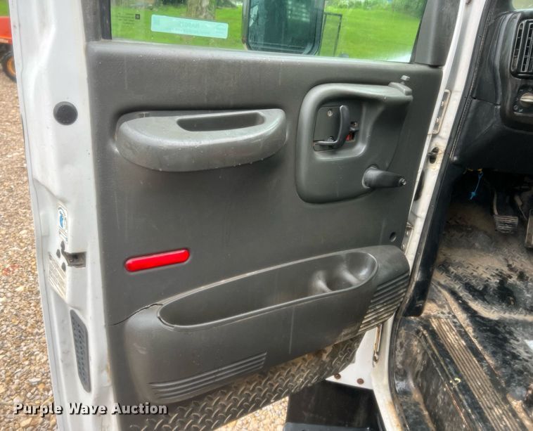 image for item NA9075 2005 Chevrolet C5500  dump truck