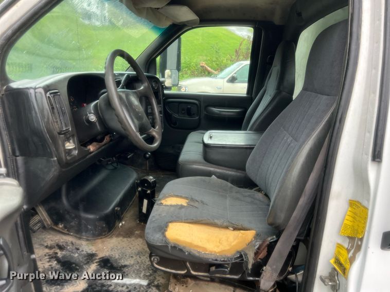 image for item NA9075 2005 Chevrolet C5500  dump truck