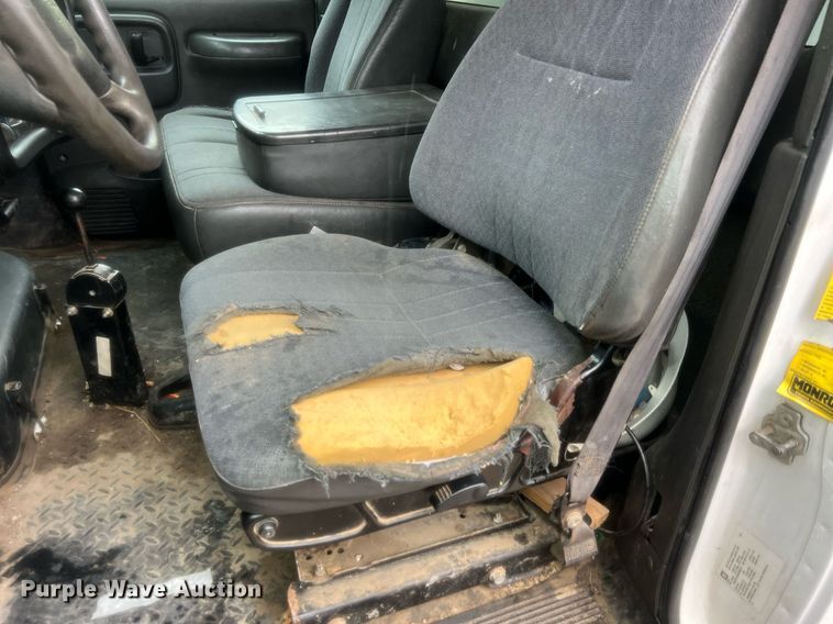 image for item NA9075 2005 Chevrolet C5500  dump truck