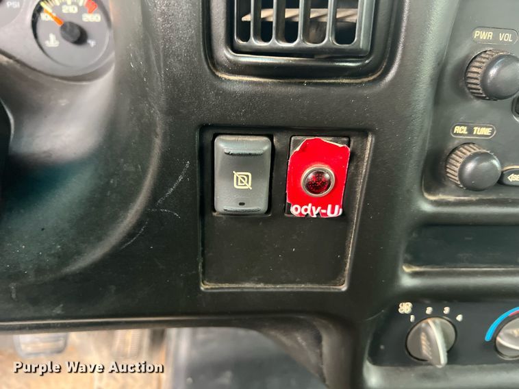 image for item NA9075 2005 Chevrolet C5500  dump truck