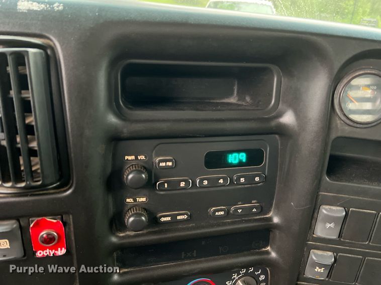 image for item NA9075 2005 Chevrolet C5500  dump truck