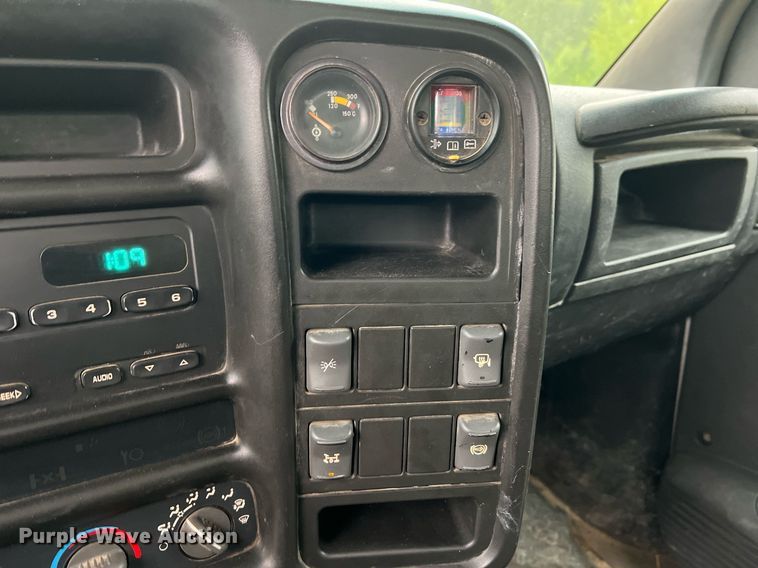 image for item NA9075 2005 Chevrolet C5500  dump truck