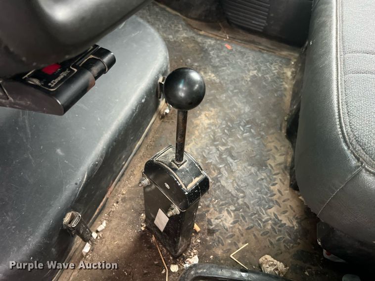 image for item NA9075 2005 Chevrolet C5500  dump truck