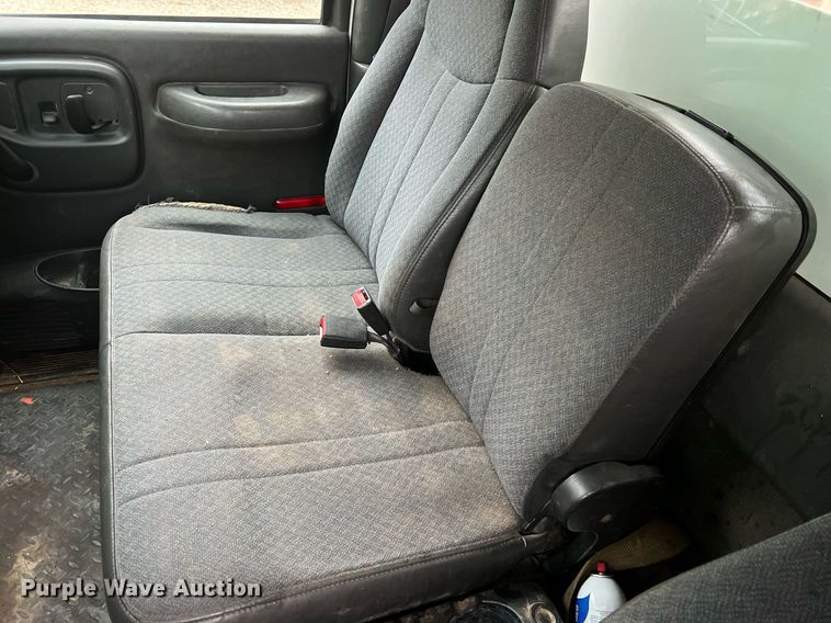 image for item NA9075 2005 Chevrolet C5500  dump truck