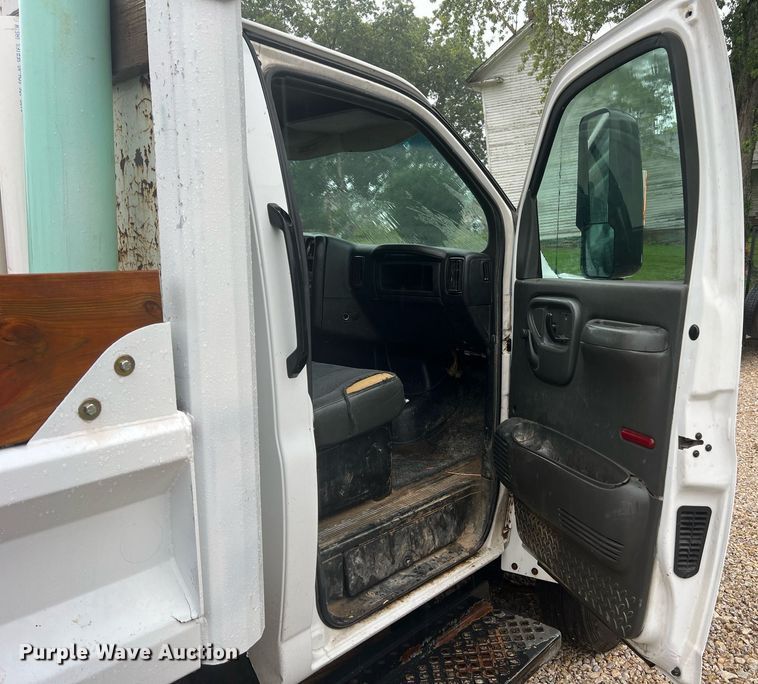 image for item NA9075 2005 Chevrolet C5500  dump truck