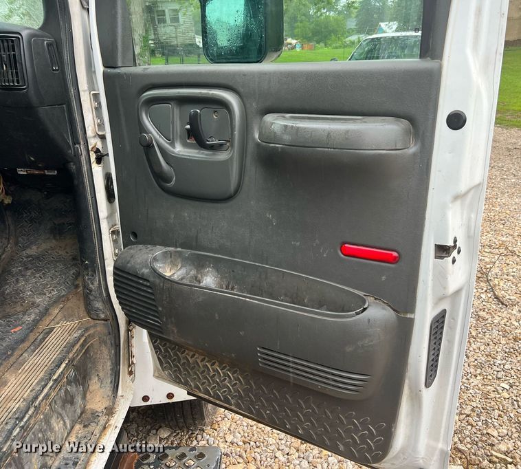 image for item NA9075 2005 Chevrolet C5500  dump truck