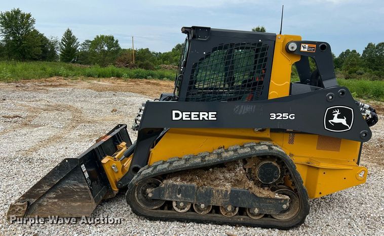 image for item NI9002 2022 John Deere 325G tracked skid steer loader