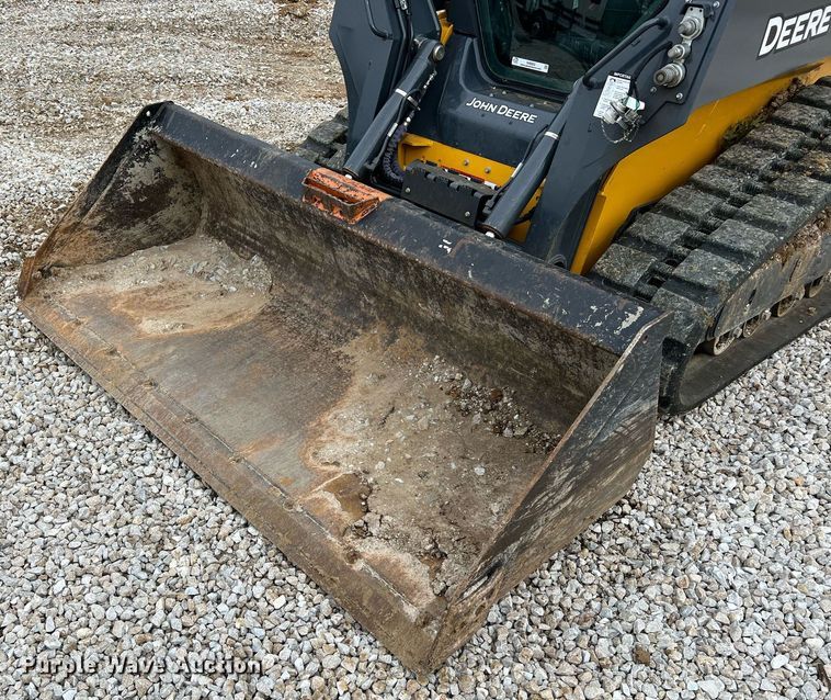 image for item NI9002 2022 John Deere 325G tracked skid steer loader