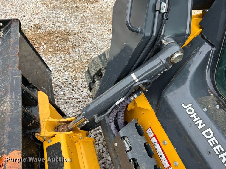 image for item NI9002 2022 John Deere 325G tracked skid steer loader