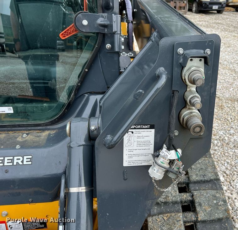 image for item NI9002 2022 John Deere 325G tracked skid steer loader