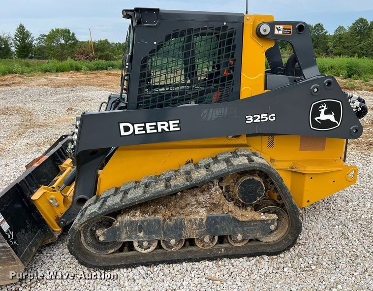 image for item NI9002 2022 John Deere 325G tracked skid steer loader