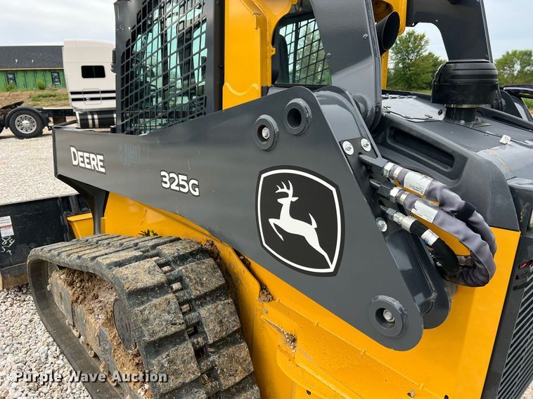 image for item NI9002 2022 John Deere 325G tracked skid steer loader