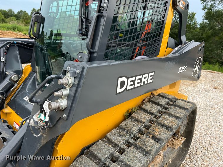 image for item NI9002 2022 John Deere 325G tracked skid steer loader