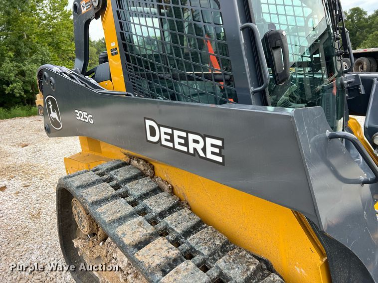 image for item NI9002 2022 John Deere 325G tracked skid steer loader