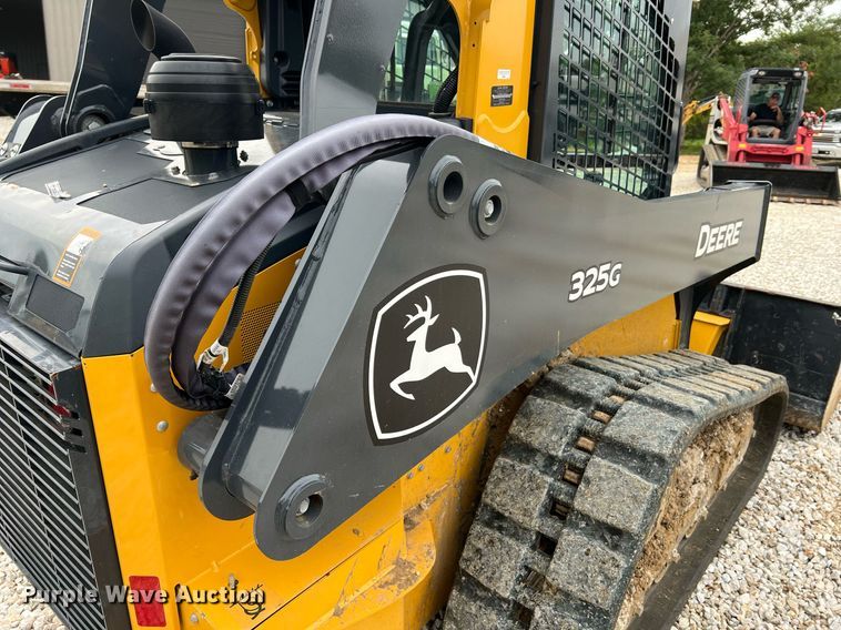 image for item NI9002 2022 John Deere 325G tracked skid steer loader