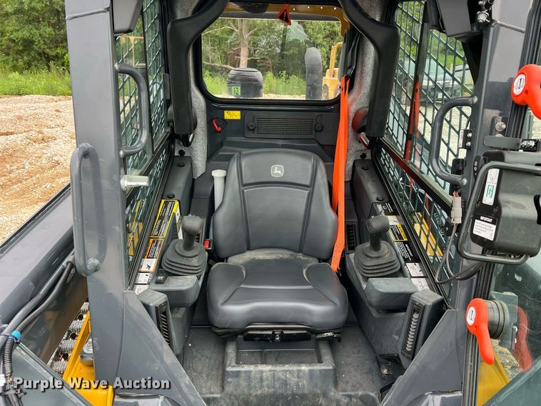 image for item NI9002 2022 John Deere 325G tracked skid steer loader