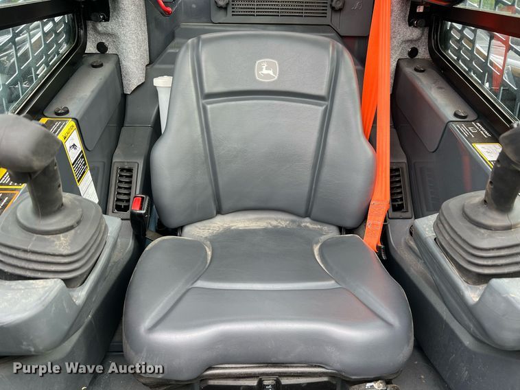 image for item NI9002 2022 John Deere 325G tracked skid steer loader