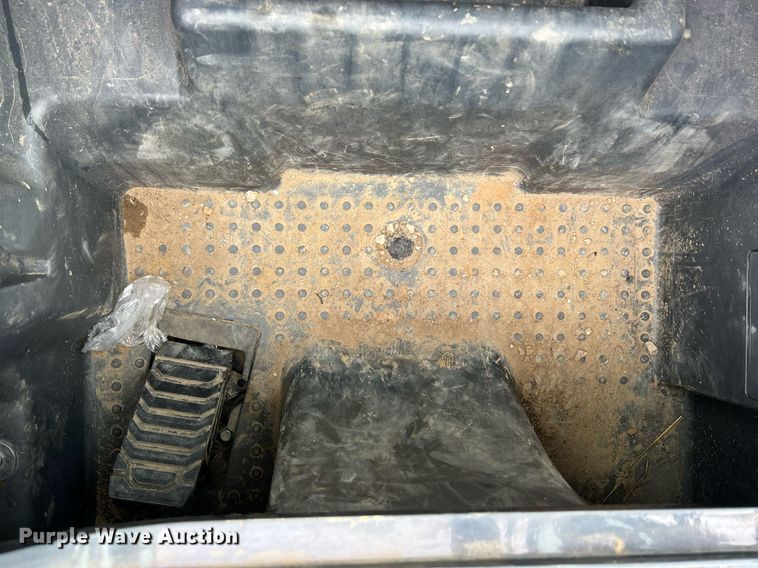 image for item NI9002 2022 John Deere 325G tracked skid steer loader