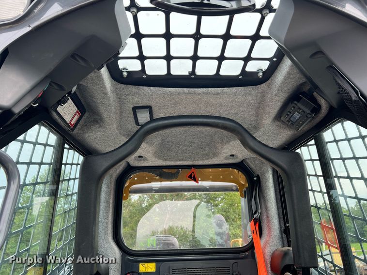 image for item NI9002 2022 John Deere 325G tracked skid steer loader