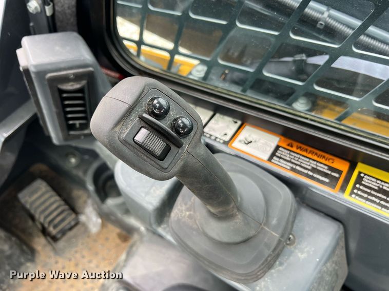 image for item NI9002 2022 John Deere 325G tracked skid steer loader