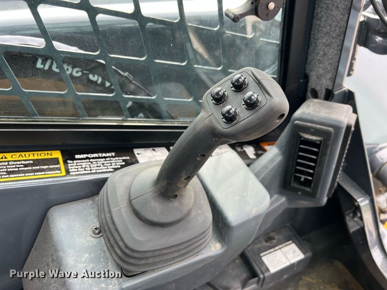 image for item NI9002 2022 John Deere 325G tracked skid steer loader