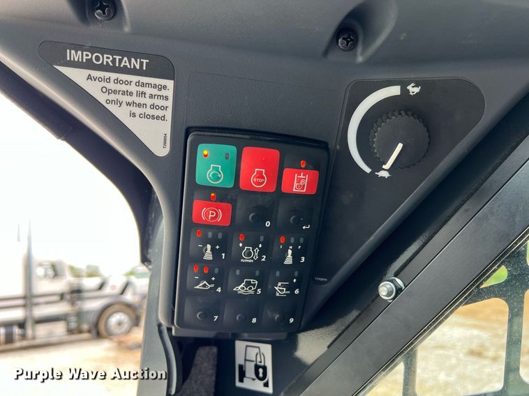 image for item NI9002 2022 John Deere 325G tracked skid steer loader