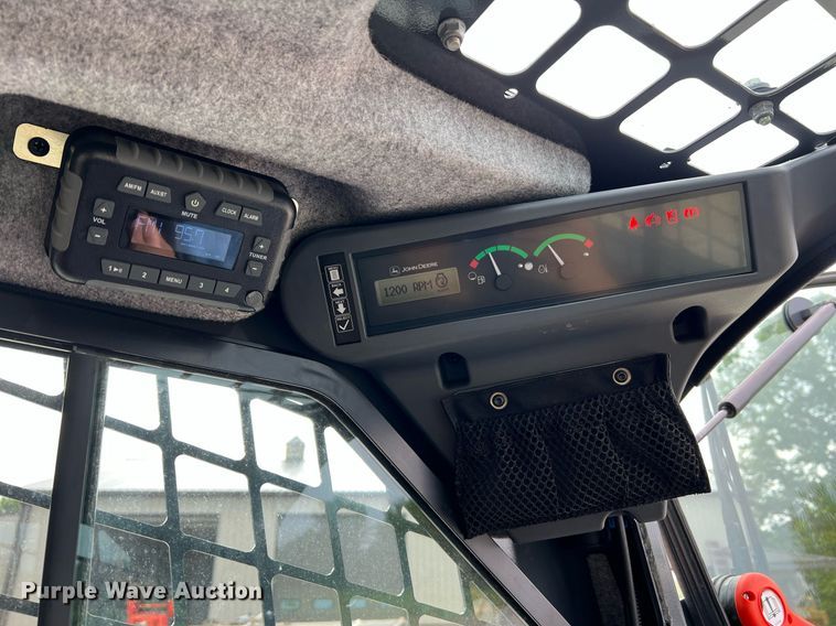 image for item NI9002 2022 John Deere 325G tracked skid steer loader