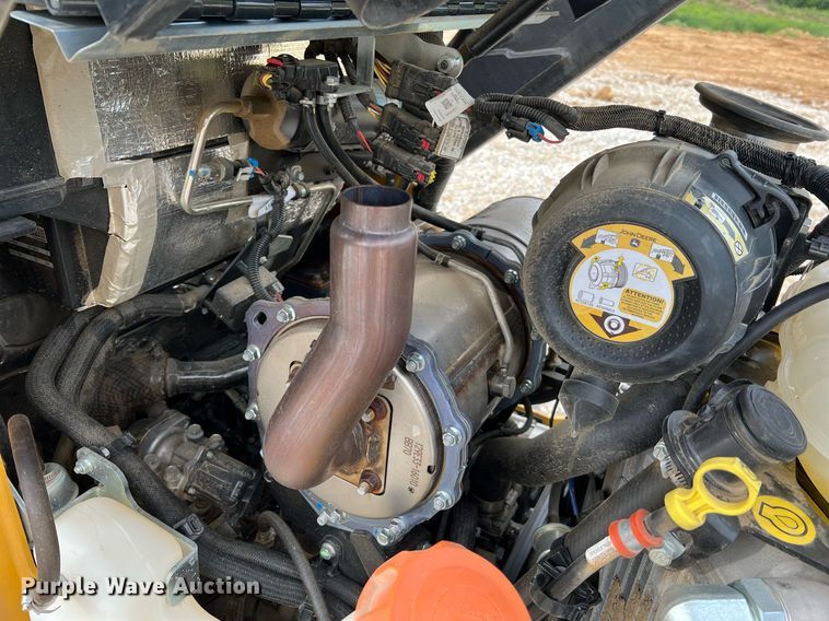 image for item NI9002 2022 John Deere 325G tracked skid steer loader