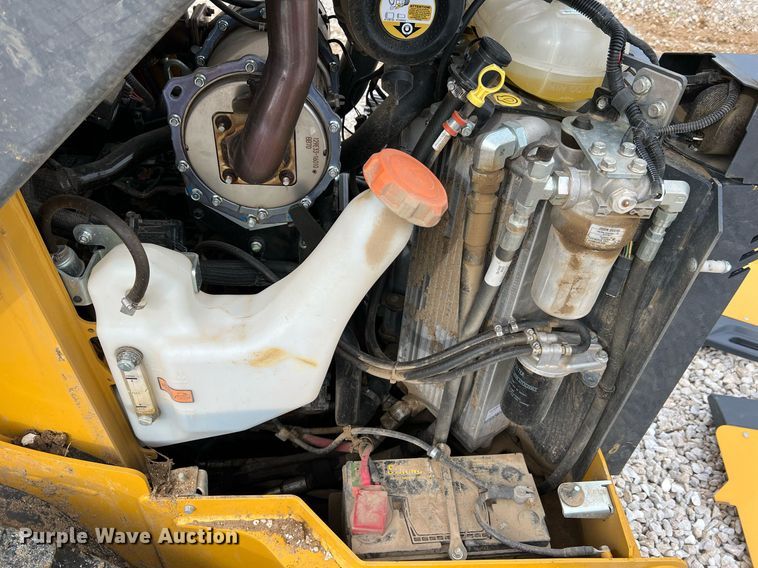 image for item NI9002 2022 John Deere 325G tracked skid steer loader