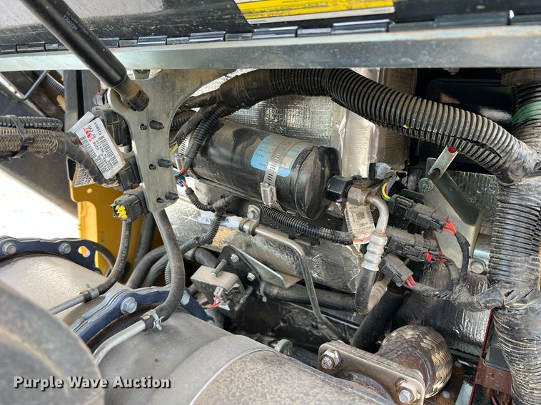 image for item NI9002 2022 John Deere 325G tracked skid steer loader