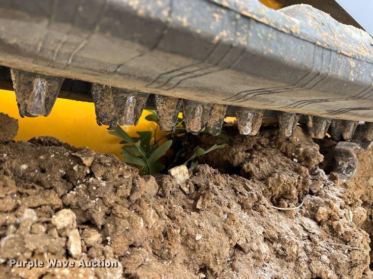 image for item NI9002 2022 John Deere 325G tracked skid steer loader