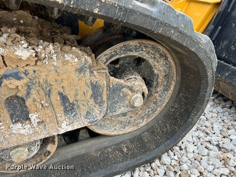 image for item NI9002 2022 John Deere 325G tracked skid steer loader