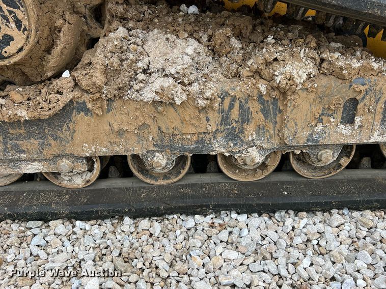 image for item NI9002 2022 John Deere 325G tracked skid steer loader