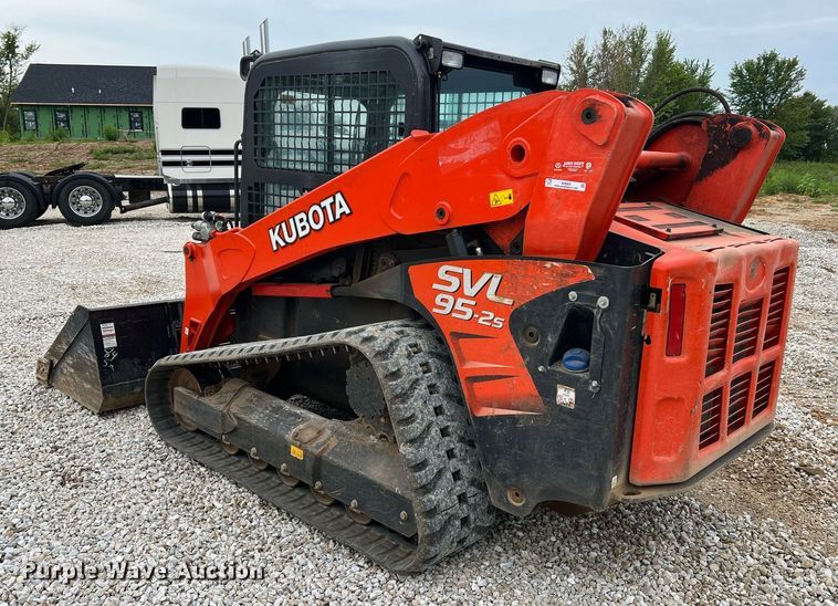 image for item NI9005 2019 Kubota SVL95-2S tracked skid steer loader