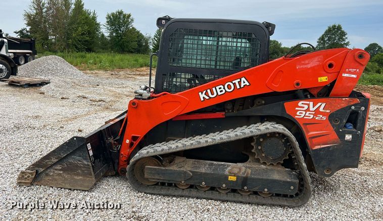 image for item NI9005 2019 Kubota SVL95-2S tracked skid steer loader