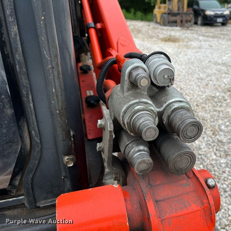 image for item NI9005 2019 Kubota SVL95-2S tracked skid steer loader