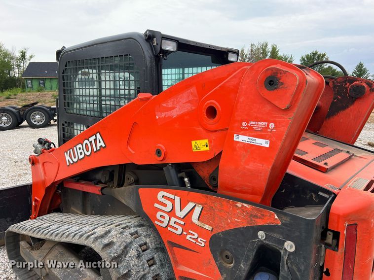 image for item NI9005 2019 Kubota SVL95-2S tracked skid steer loader