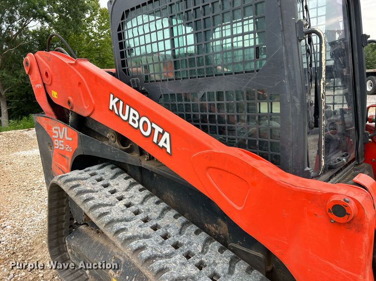image for item NI9005 2019 Kubota SVL95-2S tracked skid steer loader