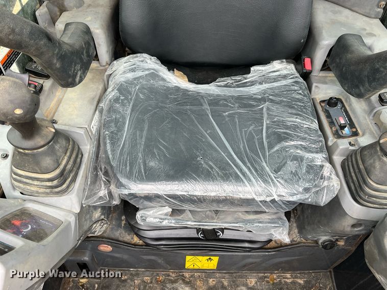 image for item NI9005 2019 Kubota SVL95-2S tracked skid steer loader