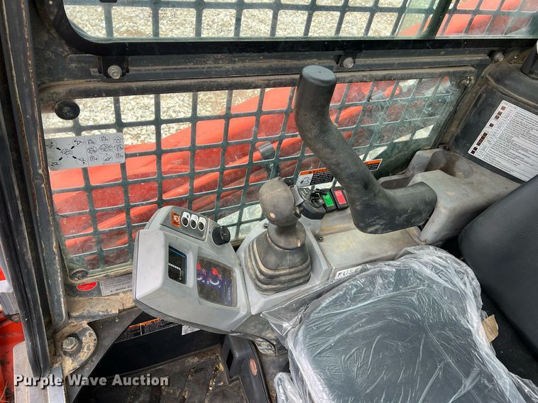 image for item NI9005 2019 Kubota SVL95-2S tracked skid steer loader