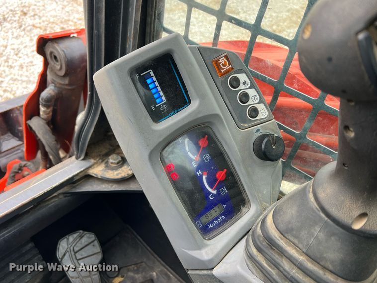 image for item NI9005 2019 Kubota SVL95-2S tracked skid steer loader