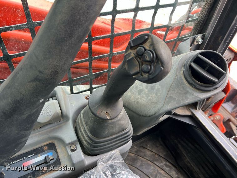 image for item NI9005 2019 Kubota SVL95-2S tracked skid steer loader