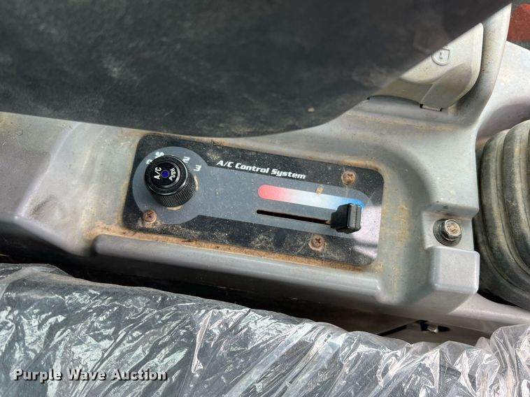 image for item NI9005 2019 Kubota SVL95-2S tracked skid steer loader