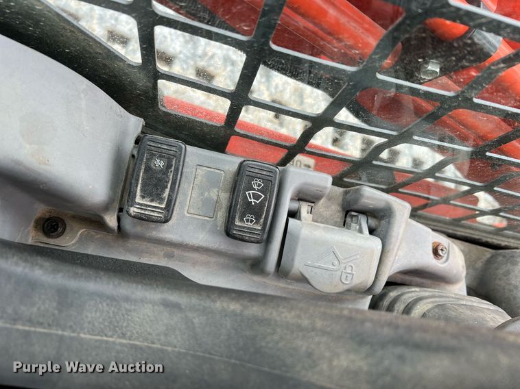 image for item NI9005 2019 Kubota SVL95-2S tracked skid steer loader